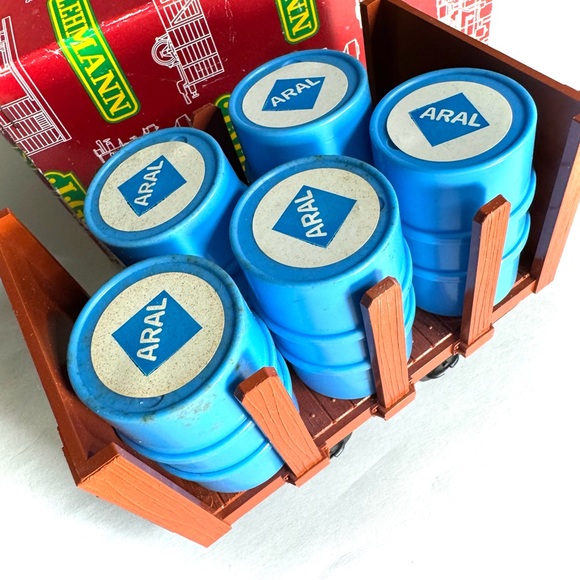 LGB 4045 FLATCAR WITH 5 ARAL BLUE DRUM IN ORIGINAL BOX train car - Picture 4 of 7